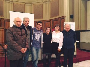 I giovani della Fuci di Macerata insieme a don Luigi Taliani (a destra) e ai docenti Roberto Mancini (a sinistra) e Omero Proietti (al centro)