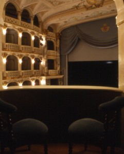 e_-teatro-lauro-rossi