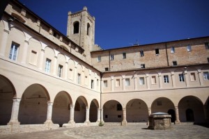 Recanati, Chiostro di Sant'Agostino