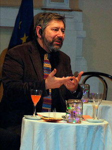 Giancarlo Trapanese durante la presentazione del suo ultimo libro a Recanati