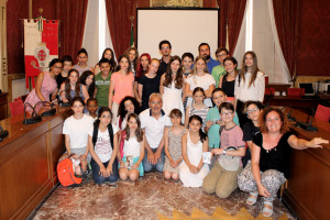 I giovani studenti francesi con il sindaco Romano Carancini