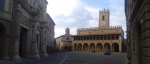 Piazza del Popolo a Offida
