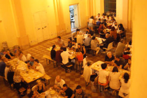 I partecipanti alla cena sotto il Mercato Coperto