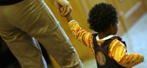 FAMIGLIA : UNA MAMMA BIANCA E UNA FIGLIA NERA