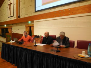 Il vescovo Nazzareno Marconi, al centro, con monsignor Luca Bressan, a destra, e il direttore della Caritas diocesana di Macerata, Mario Bettucci