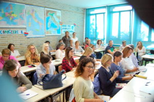 inizio-corso Nella foto, parte dei corsisti con la vice presidente nazionale Moica, Elisa Cingolani, assieme alla psicologa Elena Mazzoni