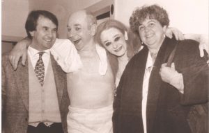 La prof.ssa Pojaghi con l'ex direttore artistico dello Sferisterio Claudio Orazi (il primo da sinistra)