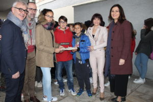 La simbolica consegna delle chiavi agli studenti della «Dante Alighieri»