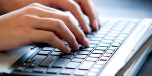 mani_tastiera