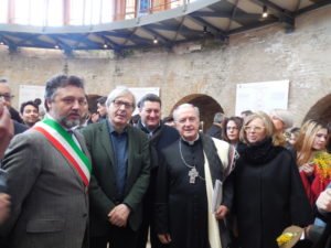 Da sinistra: il sindaco di Loreto, Paolo Niccoletti, Vittorio Sgarbi, l'arcivescovo Giovanni Tonucci e il consigliere comunale Cristina Castellani