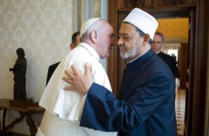 Vaticano, 23 maggio 2016: Francesco riceve in udienza Ahmad Muhammad Al-Tayyib, Grande Imam di Al-Azhar 
(foto Agensir)