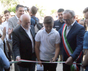 Da sinistra, il presidente della Provincia, Antonio Pettinari, il sindaco dei ragazzi e delle ragazze e il sindaco di Treia, Franco Capponi