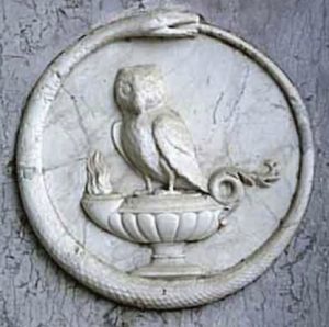 Il simbolo pagano dell’Uroboros sul bassorilievo funebre napoletano di Giacomo Leopardi