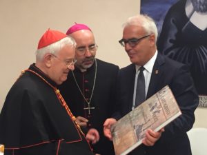 Da sinistra, il cardinale Bassetti, il vescovo Marconi e il sindaco Carancini