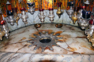 Betlemme, Grotta della Nativita': la stella indica il luogo dove, secondo la tradizione, e' nato Gesu'


foto FRANCESCO GERACE/ANSA