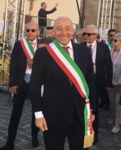 Sandro Sborgia nel corso della visita di Papa Francesco a Camerino (2) Il sindaco Sborgia