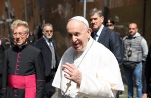 PapaChiesaMisericordiaRoma_19042020_0416-755x491