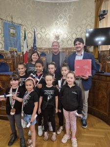 Le atlete della ASD Ludart Centro Studi Danza e dell’Associazione Ginnastica Recanati ricevute in Provincia per i risultati ottenuti alle finali nazionali dei Campionati Italiani di Ginnastica Ritmica.