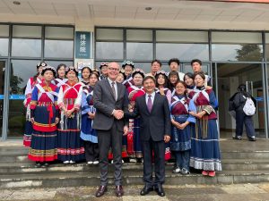 Il Rettore John Mc Court con il prorettore Shao Weiqing