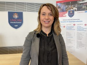 La prof.ssa Maria Paola Mantovani, docente Unicam della Scuola di Giurisprudenza e delegata del Rettore alla Parità di genere