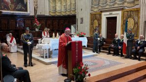 Macerata, mons. Marconi celebra San Matteo con la Guardia di Finanza Mons. Nazzareno Marconi durante la celebrazione di San Matteo nella chiesa di Santa Croce a Macerata.
